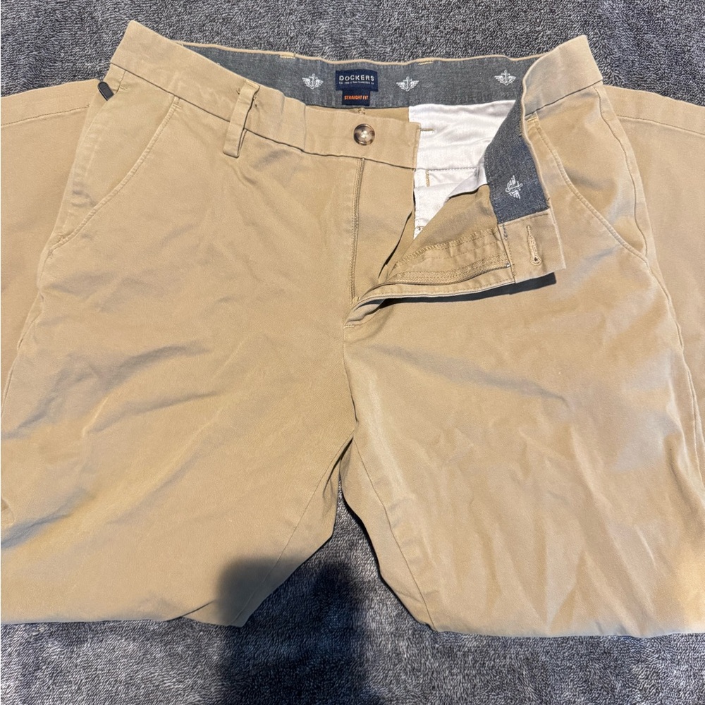 Dockers Men's Khaki Chinos